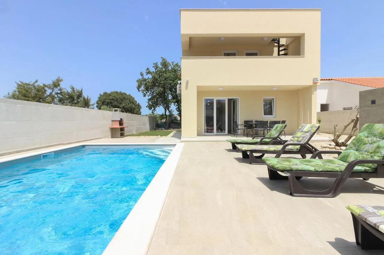 Villa Sunshine With Private Hydromassage Pool Near The Beach بيروغ