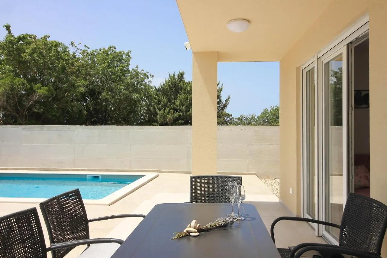 Villa Sunshine With Private Hydromassage Pool Near The Beach بيروغ