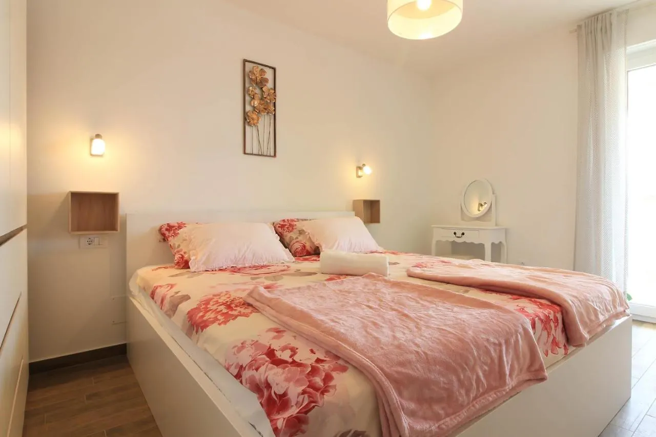 Villa Sunshine With Private Hydromassage Pool Near The Beach بيروغ كرواتيا