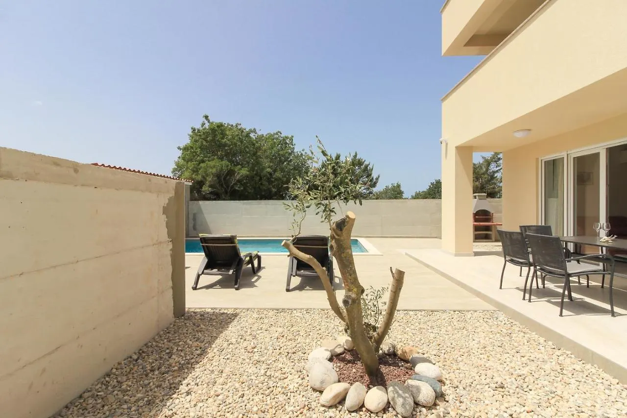 Villa Sunshine With Private Hydromassage Pool Near The Beach بيروغ