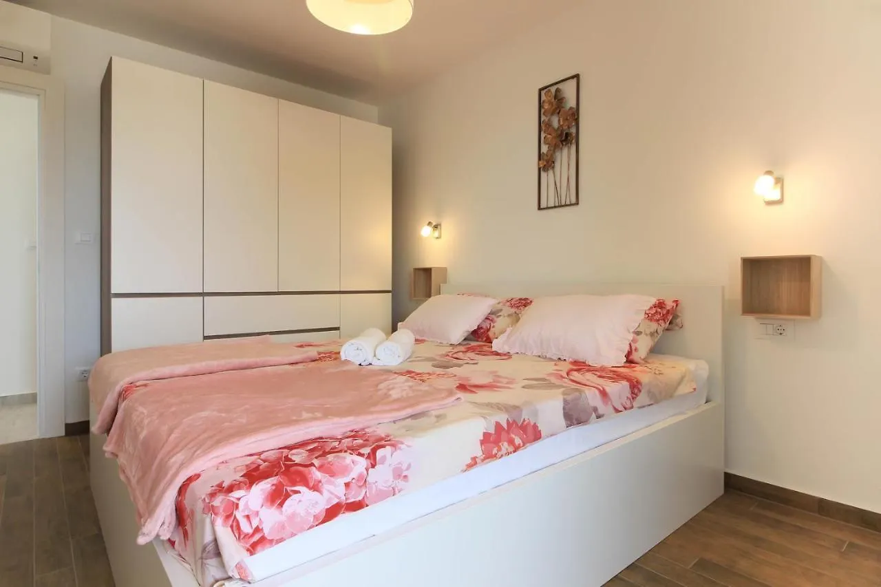 Villa Sunshine With Private Hydromassage Pool Near The Beach بيروغ كرواتيا