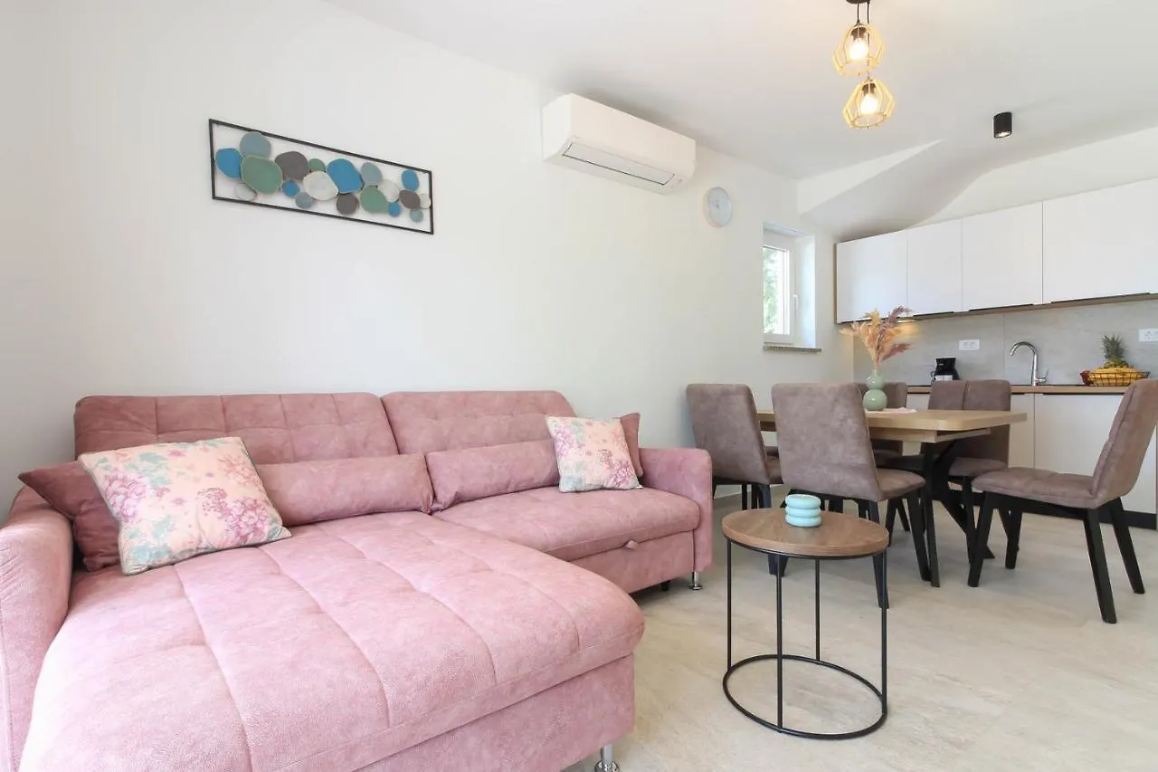 Villa Sunshine With Private Hydromassage Pool Near The Beach Peroj