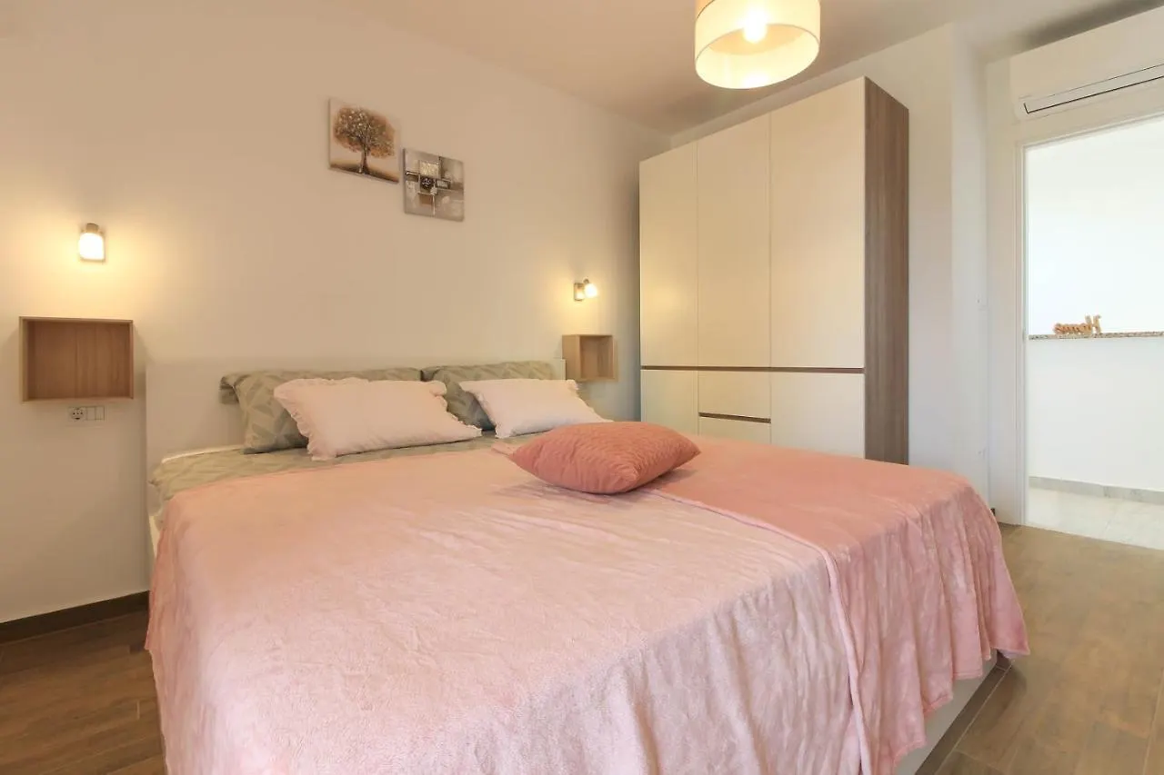 Villa Sunshine With Private Hydromassage Pool Near The Beach بيروغ 0*,  كرواتيا