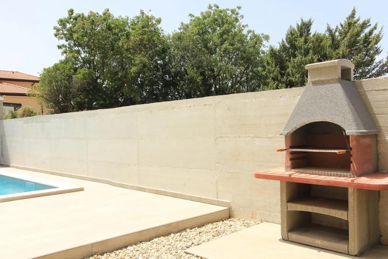 Villa Sunshine With Private Hydromassage Pool Near The Beach بيروغ
