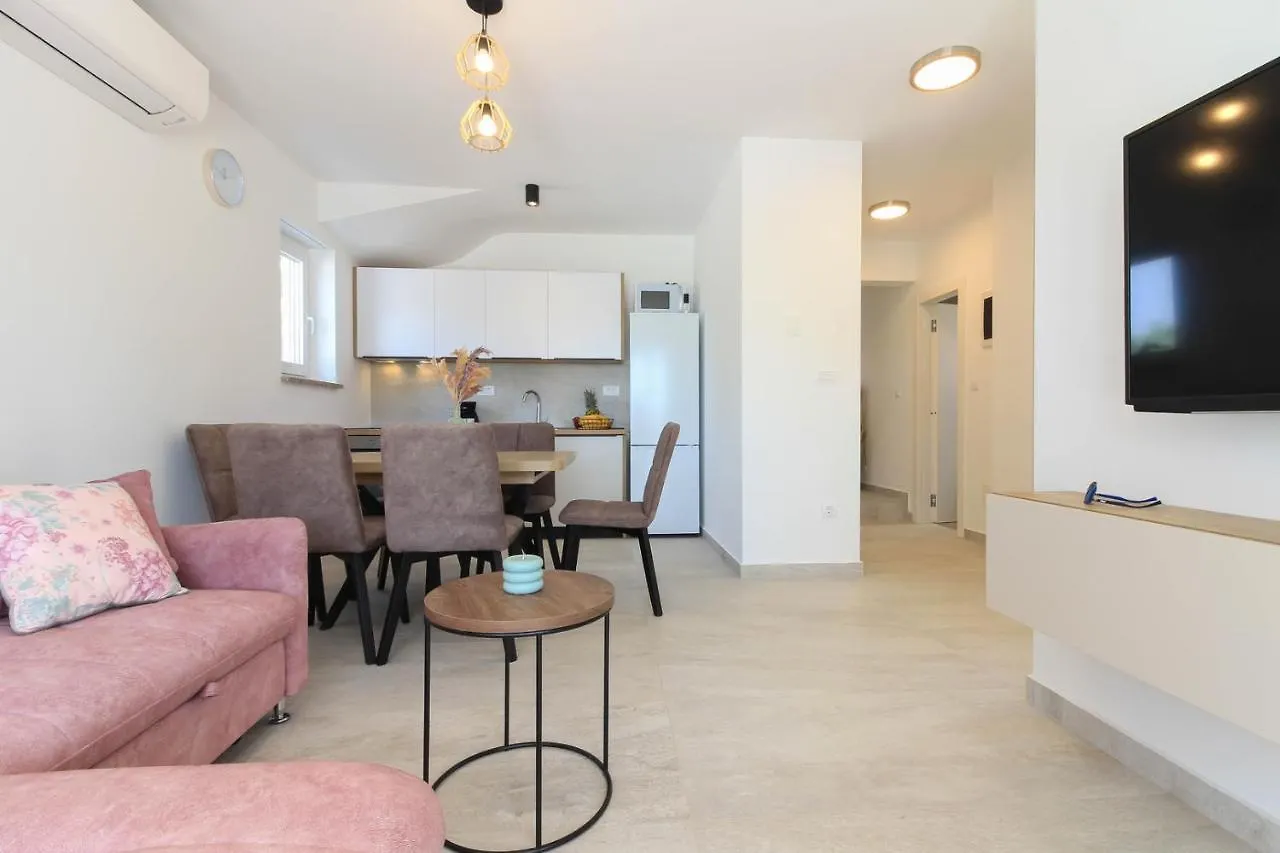 Villa Sunshine With Private Hydromassage Pool Near The Beach Peroj 0*,  Chorwacja